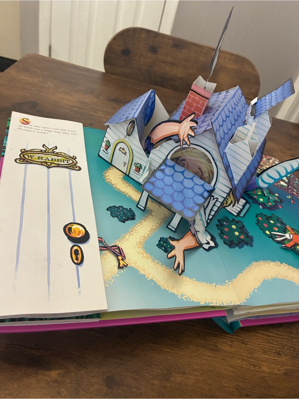 Alice’s Adventures in Wonderland: A Pop Up Adaptation - Picture 6 of 9